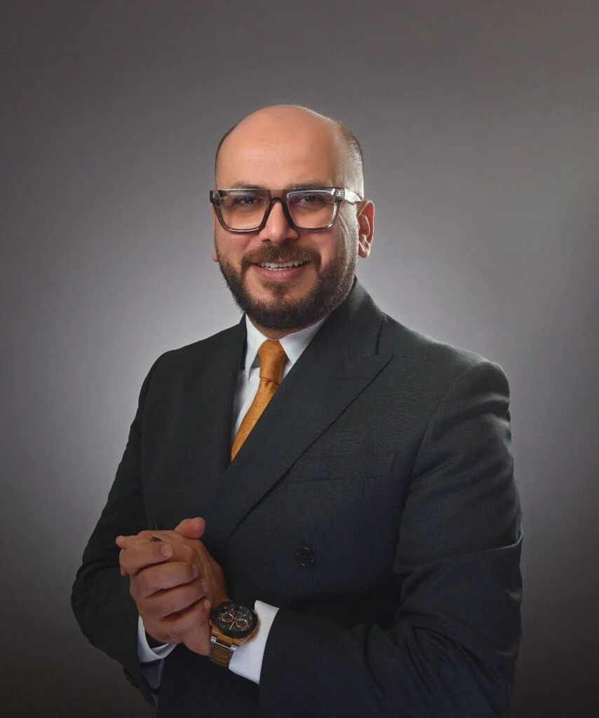 محمود حسني إبراهيم، الشريك المؤسس لمكتب حسني ومشاركوه