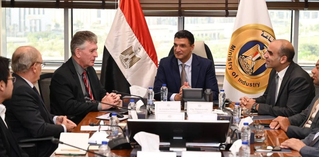 وزير الصناعة يبحث مع الجمعية البرازيلية نقل الخبرات الفنية في تصنيع القوالب والاسطمبات