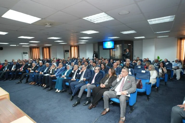 ضمن فعاليات مؤتمر “بناء القدرات من أجل تعزيز التنمية – اعرف تستفيد”.. لقاء مفتوح بين د. إسلام عزام رئيس “الرقابة المالية