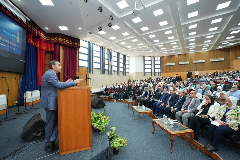 ضمن فعاليات مؤتمر “بناء القدرات من أجل تعزيز التنمية – اعرف تستفيد”.. د. إسلام عزام رئيس “الرقابة المالية” يحاضر أعضاء هيئة التدريس والطلاب بجامعة الإسكندرية حول حاضر ومستقبل القطاع المالي غير المصرفي
