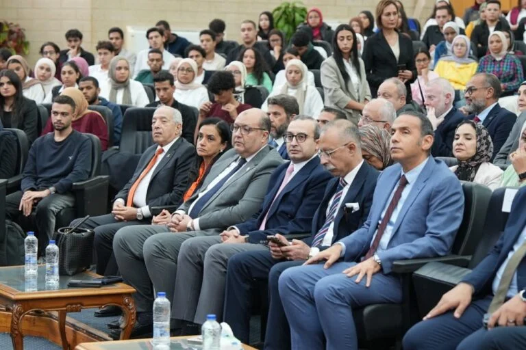 ضمن فعاليات مؤتمر “بناء القدرات من أجل تعزيز التنمية – اعرف تستفيد”.. د. إسلام عزام رئيس “الرقابة المالية” يحاضر أعضاء ه